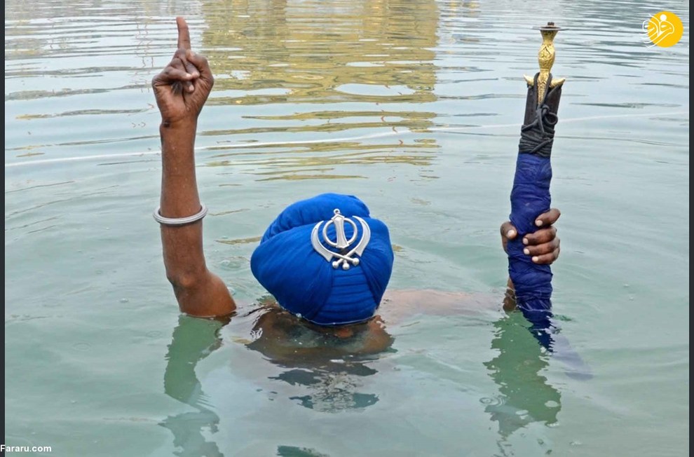 حمام دسته جمعی هندی‌ها برای پاک کردن گناهان + تصاویر