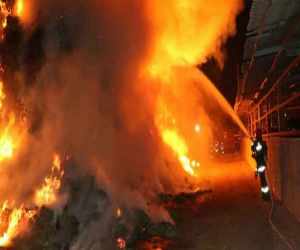 آتش سوزی خیابان مولوی تهران
