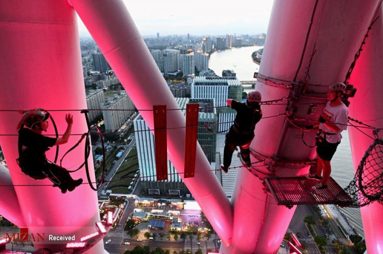 پیاده روی با طناب روی بلندترین برج تلویزیونی چین