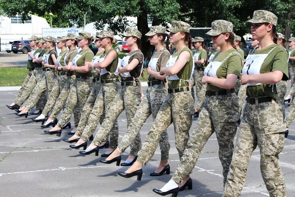 رژه ارتش زنان اوکراین