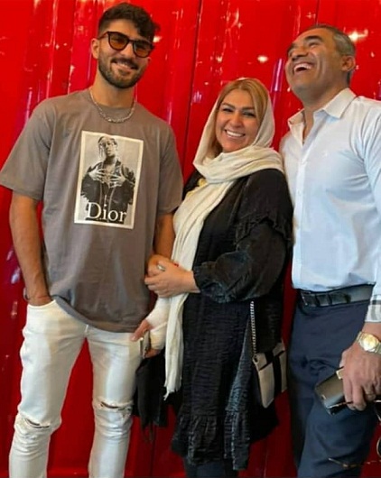 احمدرضا عابدزاده در کنار خانواده