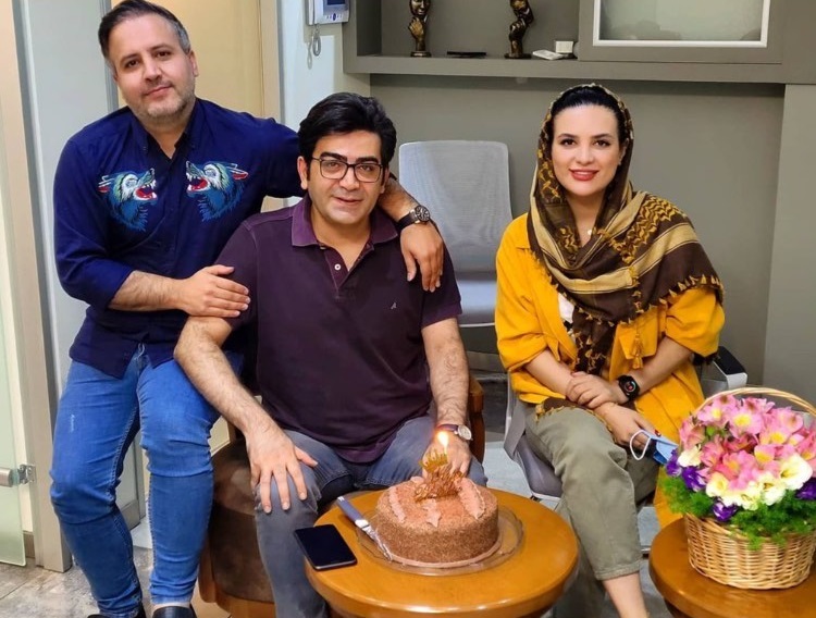تولد ۴۴ سالگی فرزاد حسنی کنار خانم خبرنگار + عکس