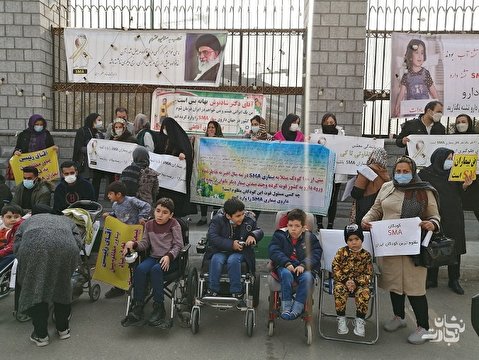 تجمع خانواده‌های بیماران SMA در مقابل مجلس شورای اسلامی