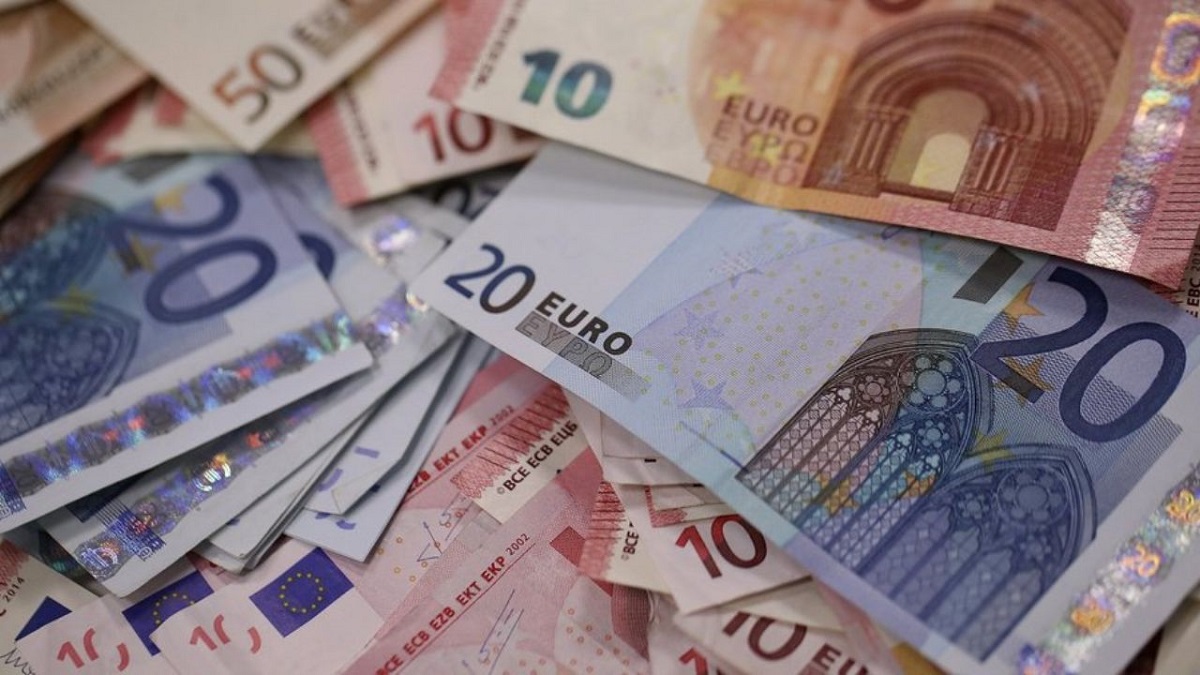 قیمت دلار، قیمت یورو و قیمت پوند امروز یکشنبه 2 مرداد ۱۴۰۱ + جدول