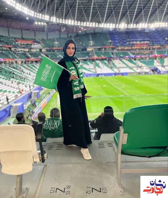 زن زیبای حامی تیم عربستان
