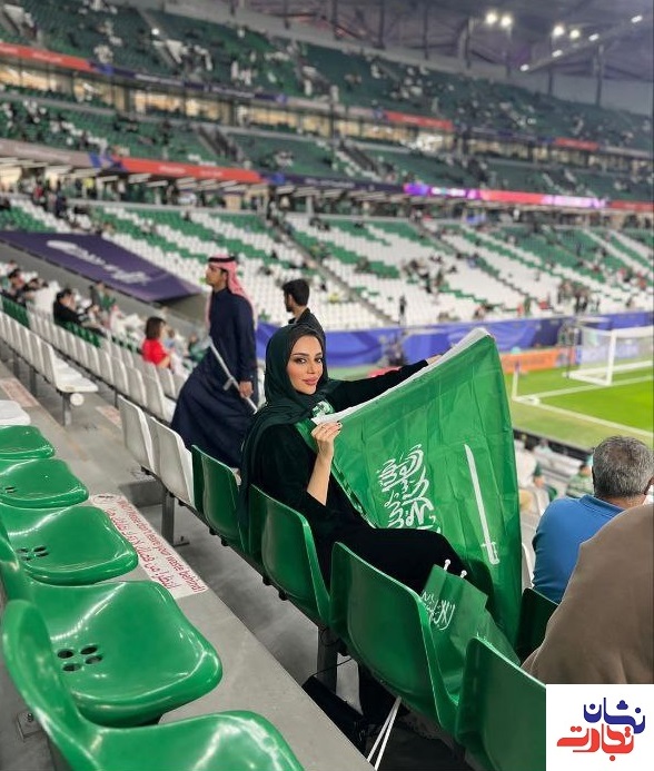زن زیبای حامی تیم عربستان