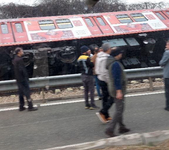خروج قطار مترو تهران از ریل؛ راننده آسیب دید