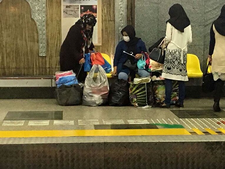 بازارچه سیاه سیار زیرزمینی در شب عید؛ رونق دست فروشی در مترو تهران!
