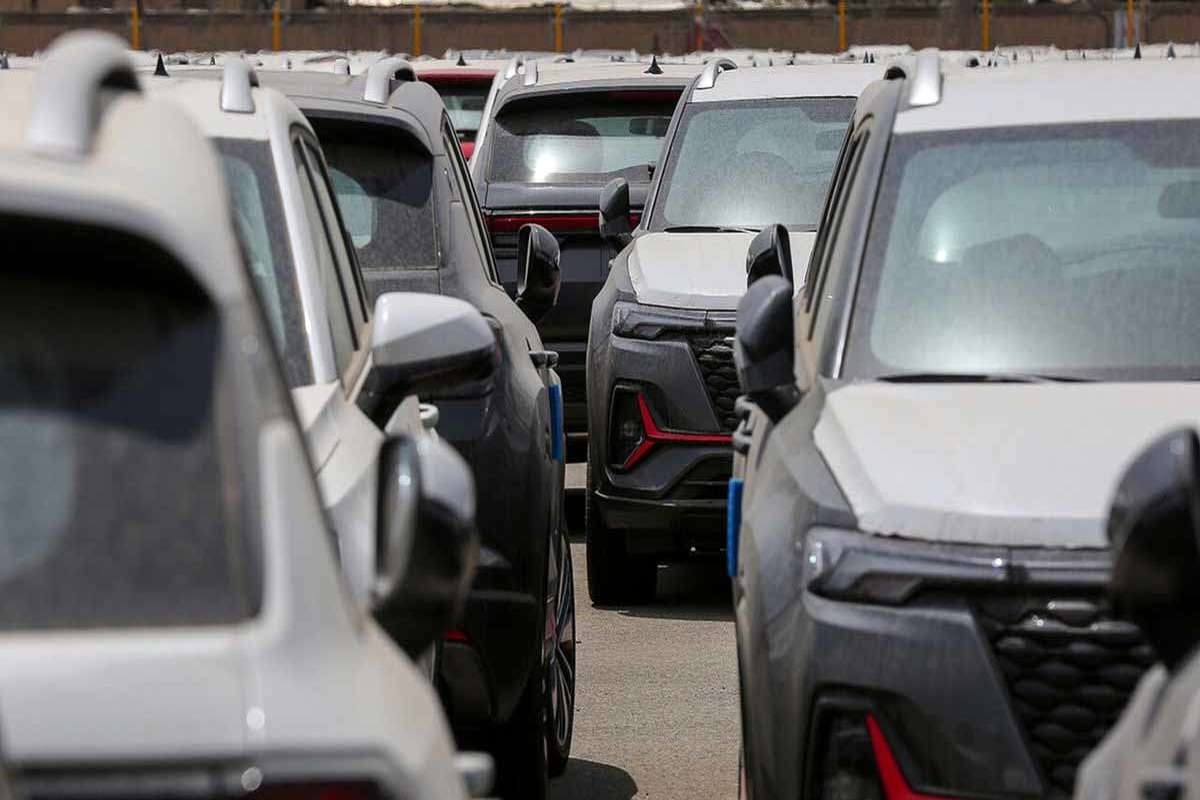 تعیین تکلیف خریداران خودرو‌های وارداتی تا پایان آذرماه