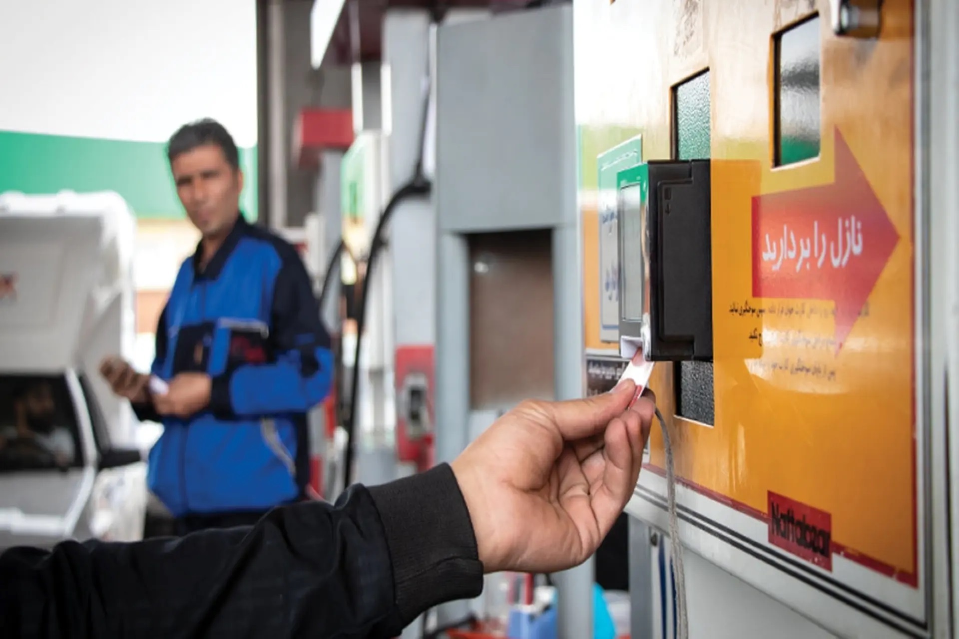 تمام پمپ بنزین‌ها فعال شدند/ امکان سوخت‌گیری ۴۰ درصد جایگاه‌ها با کارت
