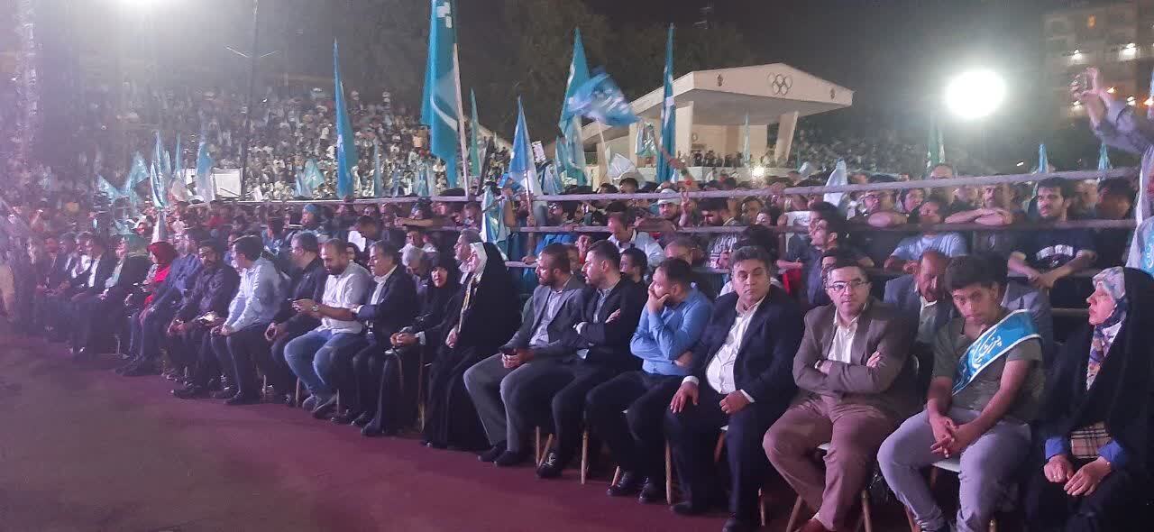 اجتماع هواداران مسعود پزشکیان در ورزشگاه شهید حیدرنیا - تهران