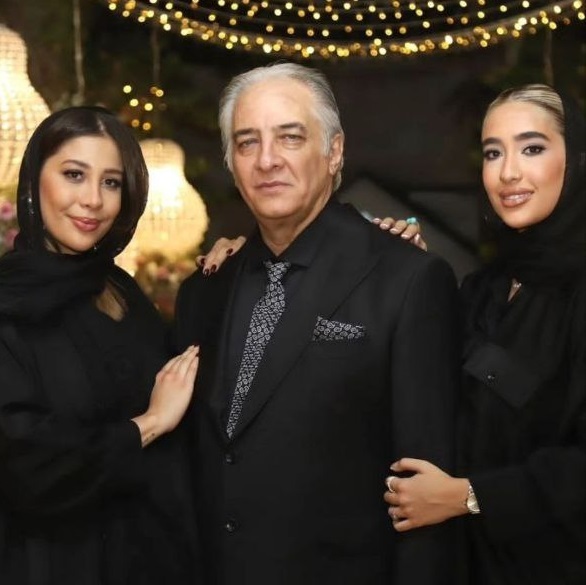 ایرج نوذری در کنار دخترانش