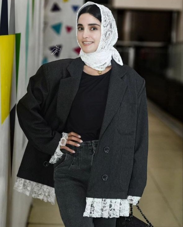 الهه حصاری با کت