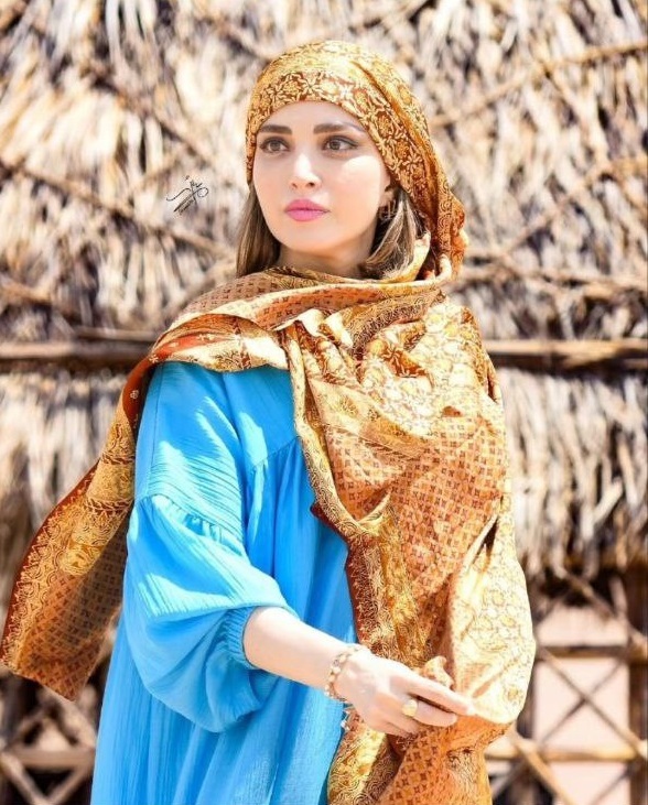 بهنوش طباطبایی در کویر