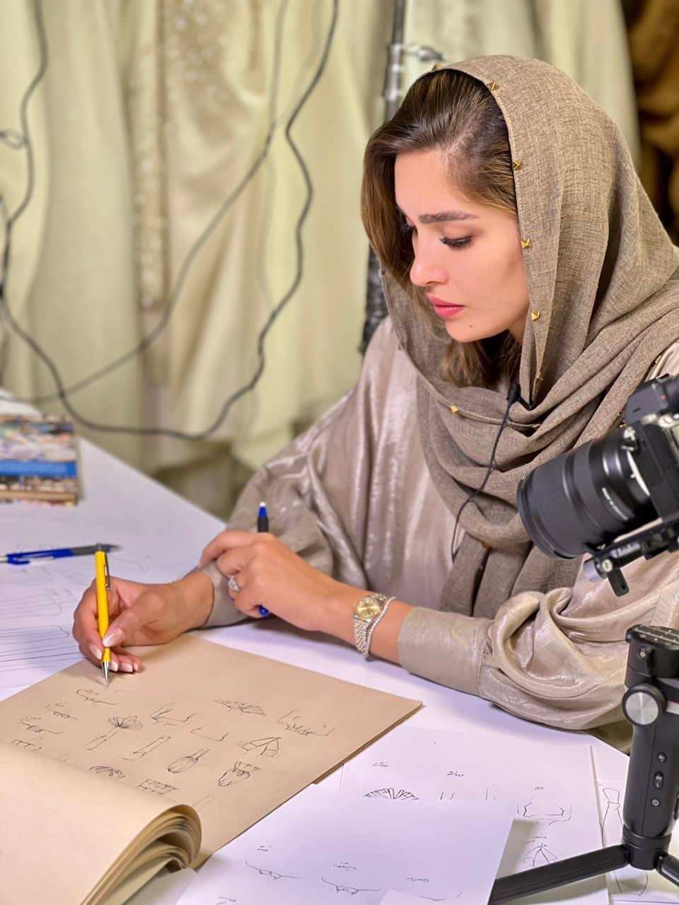 بیوگرافی آناشید حسینی