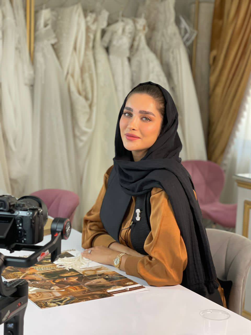 بیوگرافی آناشید حسینی