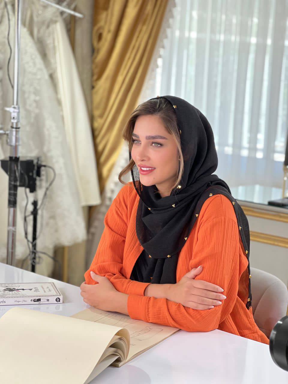 بیوگرافی آناشید حسینی