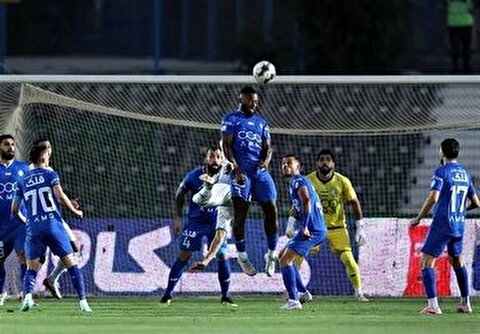 بازیکنان استقلال در شب یلدا دل کودکان را شاد کردند + عکس