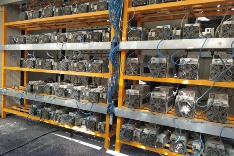 کشف هر ماینر، برق چند خانوار را باز میگرداند؟ کشف هر ماینر، برق چند خانوار را باز میگرداند؟