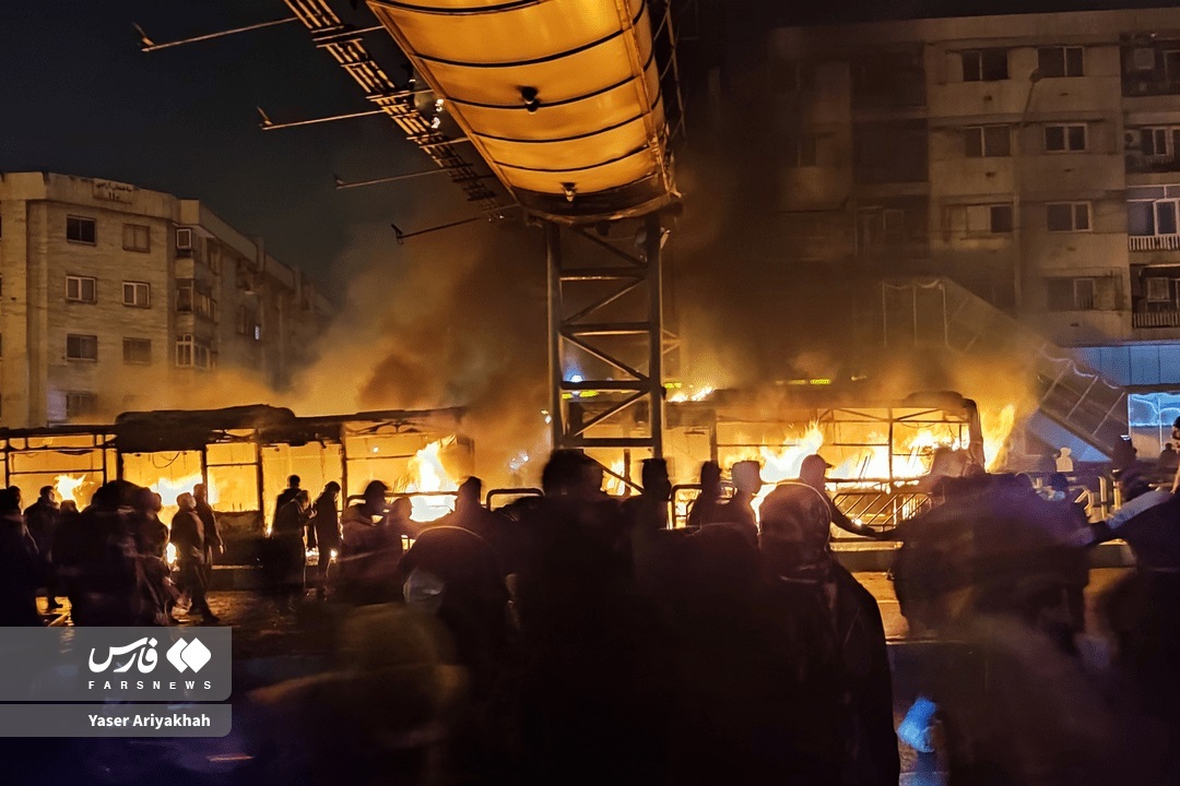 گزارش اعتراضات ۱۸ دی ماه + عکس