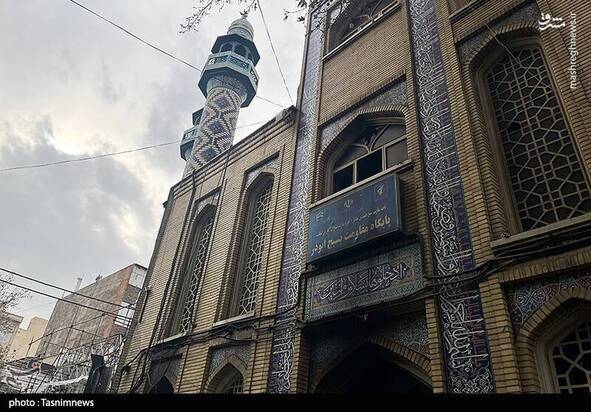 تصاویری از آتش زدن پایگاه مقاومت بسیج و مسجد ابوذر تهران