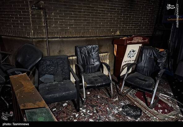 تصاویری از آتش زدن پایگاه مقاومت بسیج و مسجد ابوذر تهران