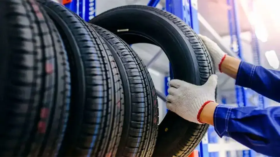 روغن و لاستیک برای این رانندگان ارزان شد روغن و لاستیک برای این رانندگان ارزان شد