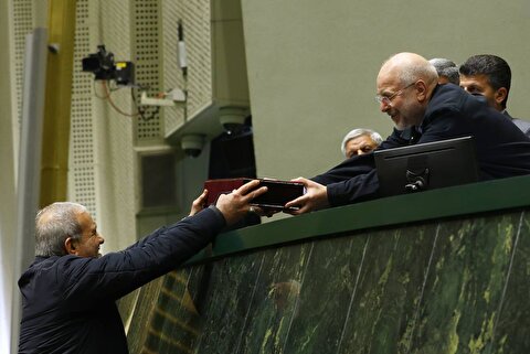 از عوارض خروج ۲ میلیونی تا مالیات‌های سنگین‌تر / برنامه دولت برای عبور از کسری بودجه چیست؟