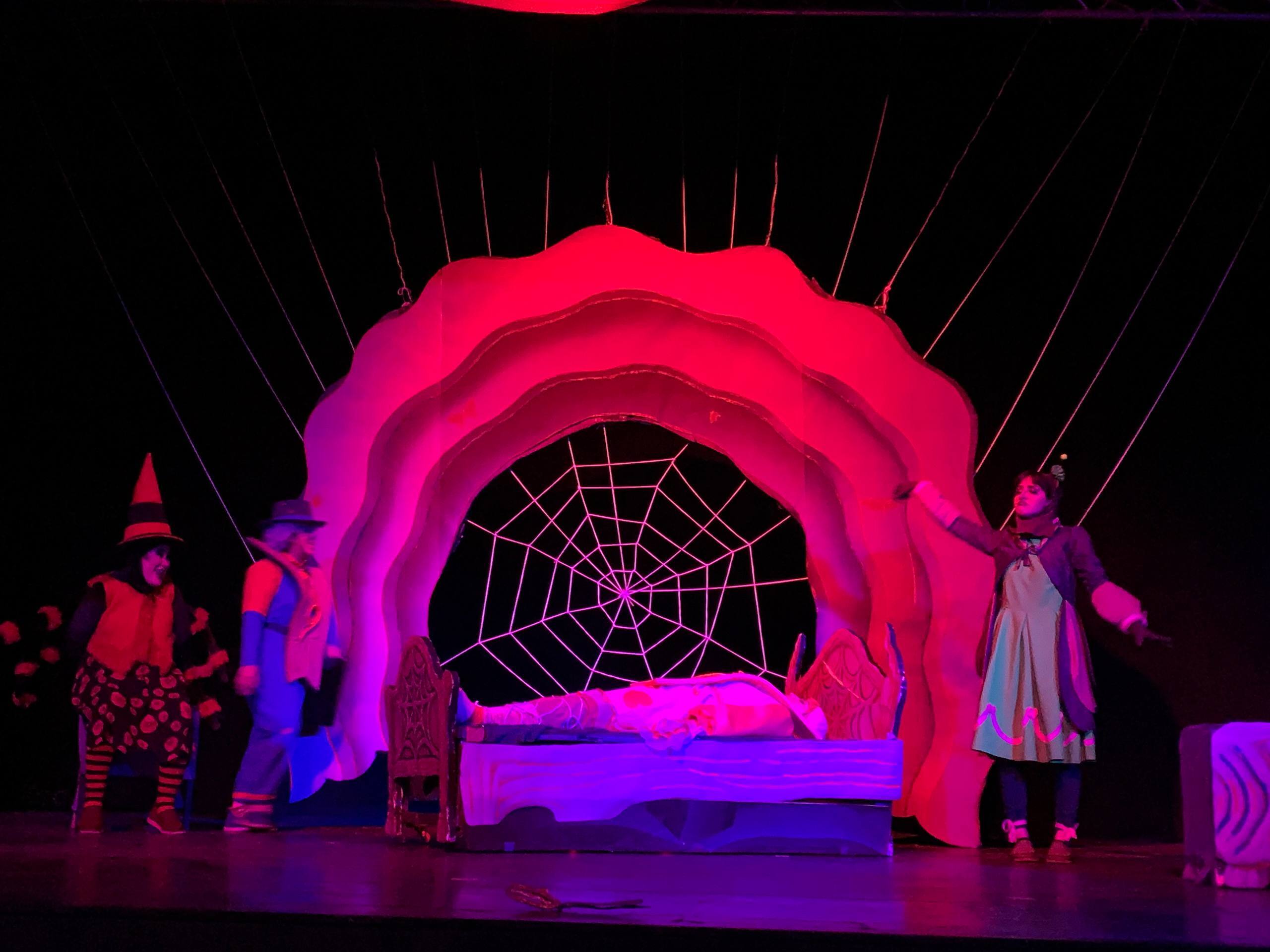 نمایش راز نجات گیرا براساس اثرى از اوراند هریس