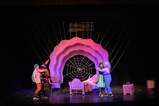 نمایش راز نجات گیرا براساس اثرى از اوراند هریس