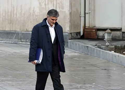 برکناری فرزین قیمت دلار و طلا را کاهش می‌دهد / فضای فعلی بازار طلا، مشابه بورس سال ۹۹ است!