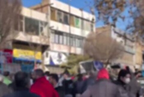 تجمع و اعتراض قانونی کسبه تهران از سعدی به سمت ناصر خسرو