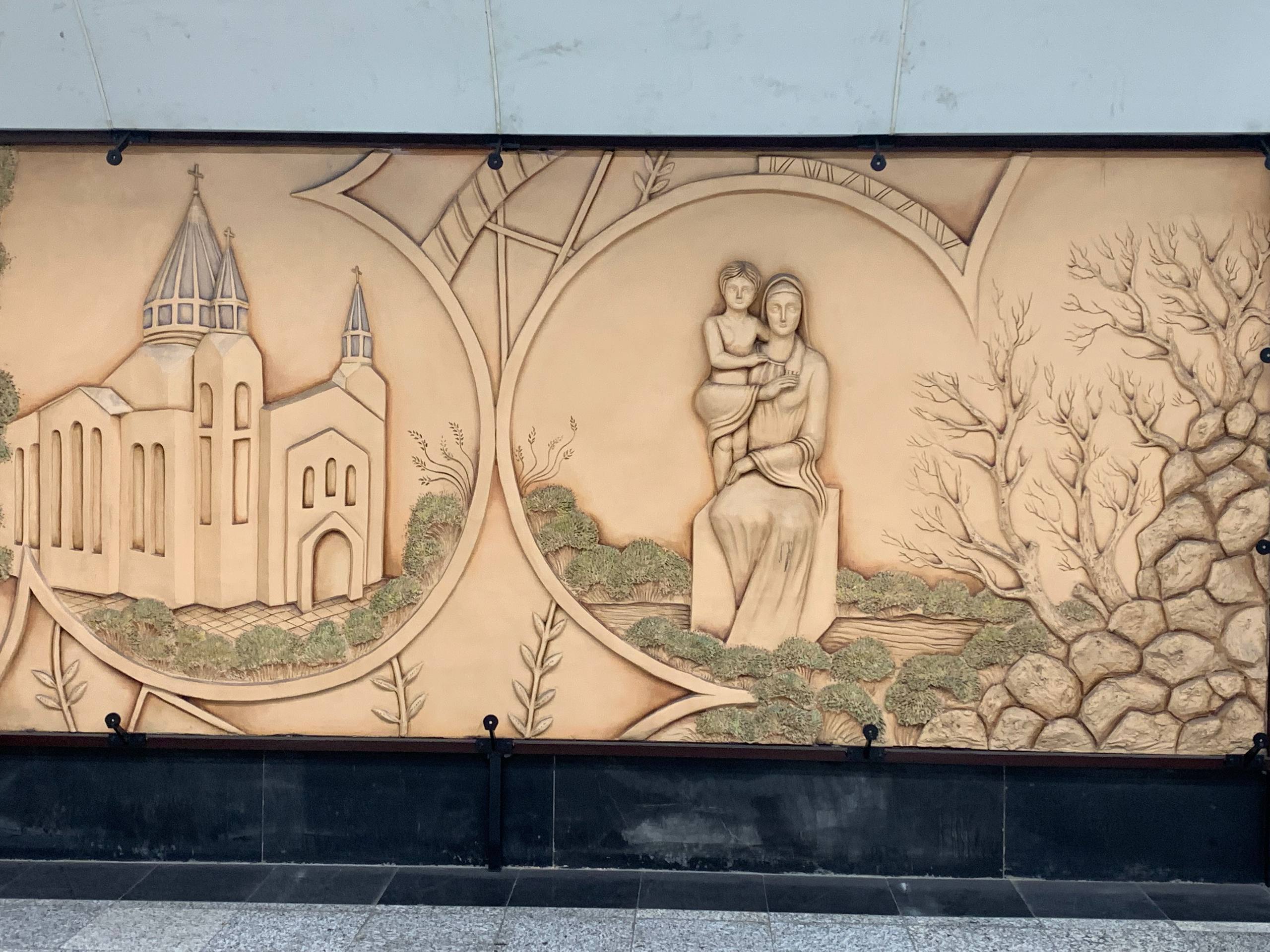 نمایی از ایستگاه متروی مریم مقدس