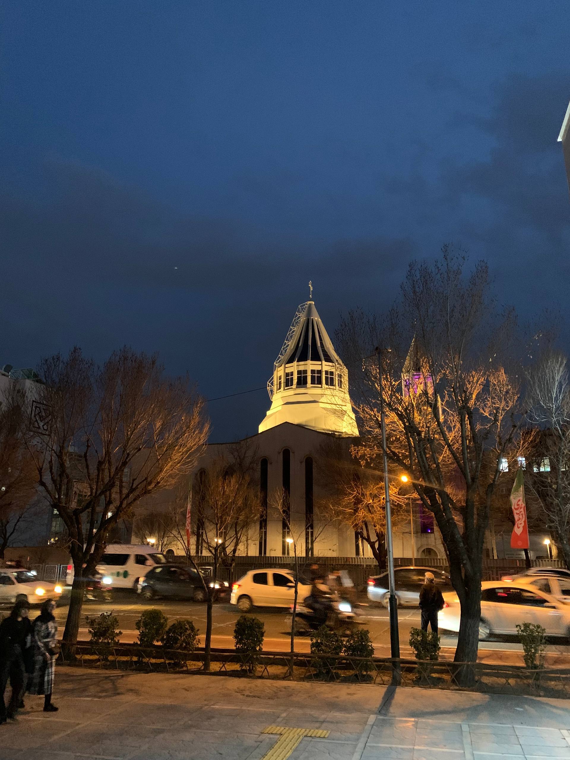 نمایی از ایستگاه متروی مریم مقدس