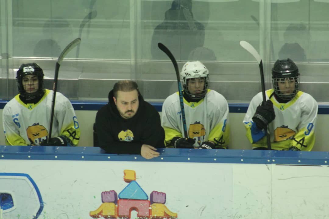 برتری‌ام دات آر مقابل پنگوئن‌های آیس باکس در لیگ هاکی روی یخ بانوان