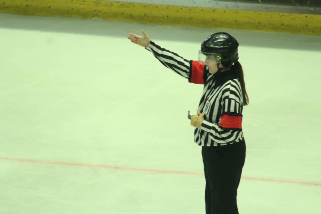 برتری‌ام دات آر مقابل پنگوئن‌های آیس باکس در لیگ هاکی روی یخ بانوان