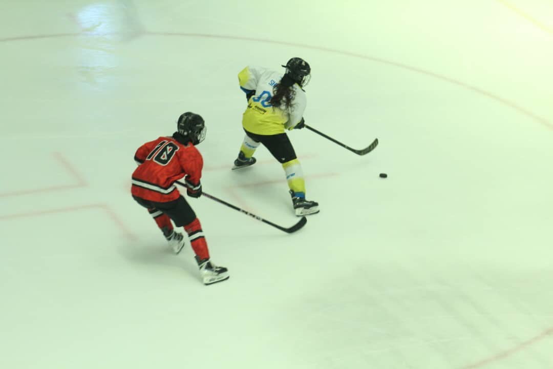 برتری‌ام دات آر مقابل پنگوئن‌های آیس باکس در لیگ هاکی روی یخ بانوان