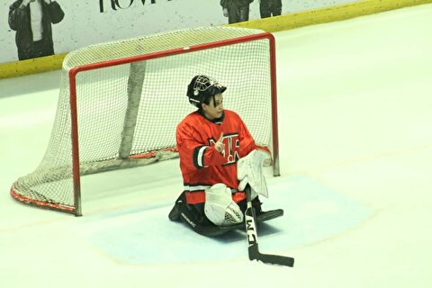 برتری‌ام دات آر مقابل پنگوئن‌های آیس باکس در لیگ هاکی روی یخ بانوان