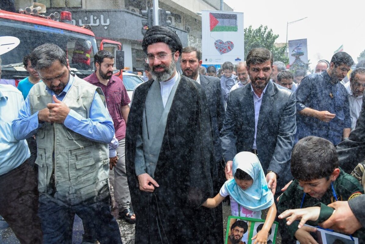 آیت‌الله مجتبی خامنه‌ای چهره‌ای در قاب نگاه