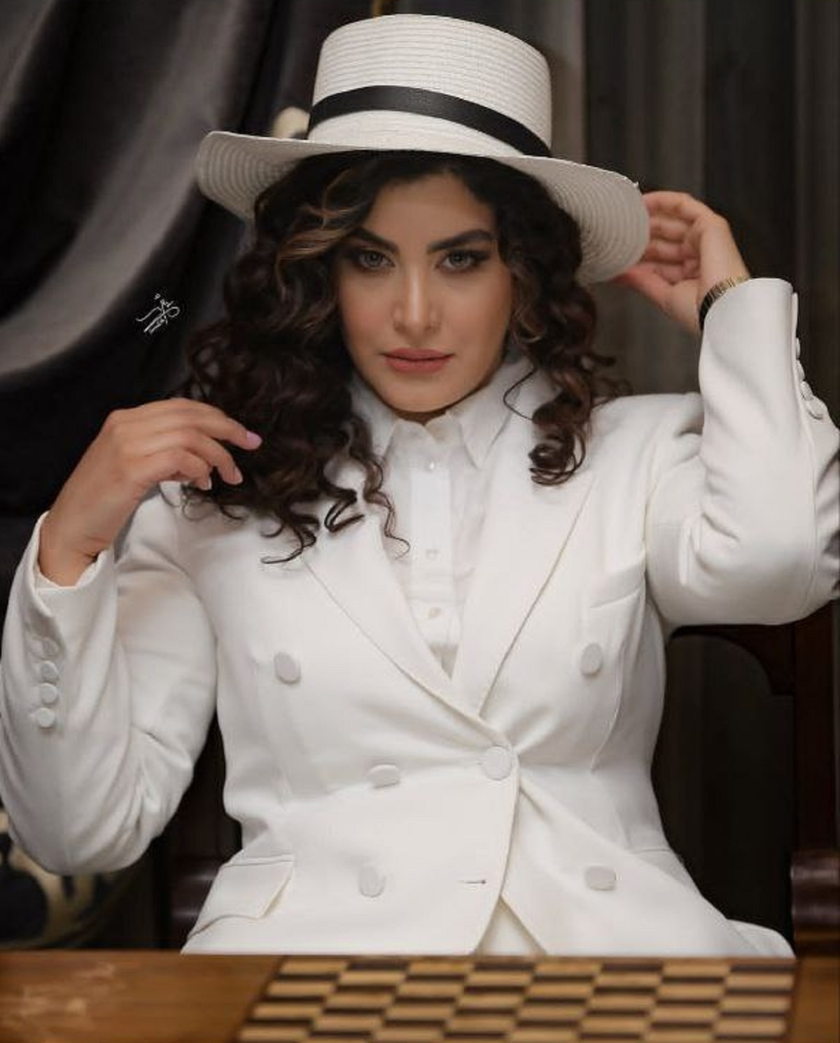 ژست بهار قاسمی