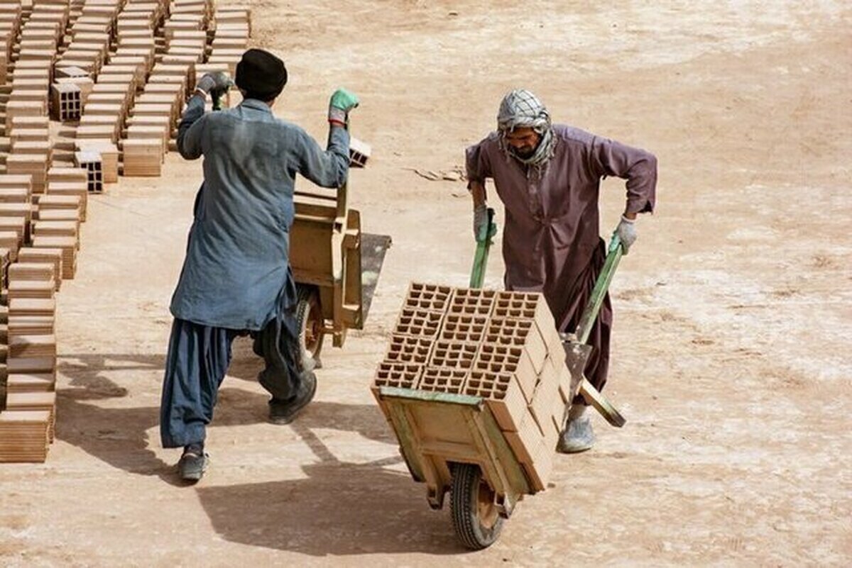 استخدام اتباع غیرمجاز