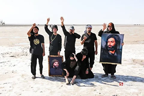 زائران اربعین در گل و لای