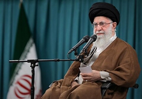 رهبر انقلاب: اسرائیل زیر ضربات جمهوری اسلامی لِه شد