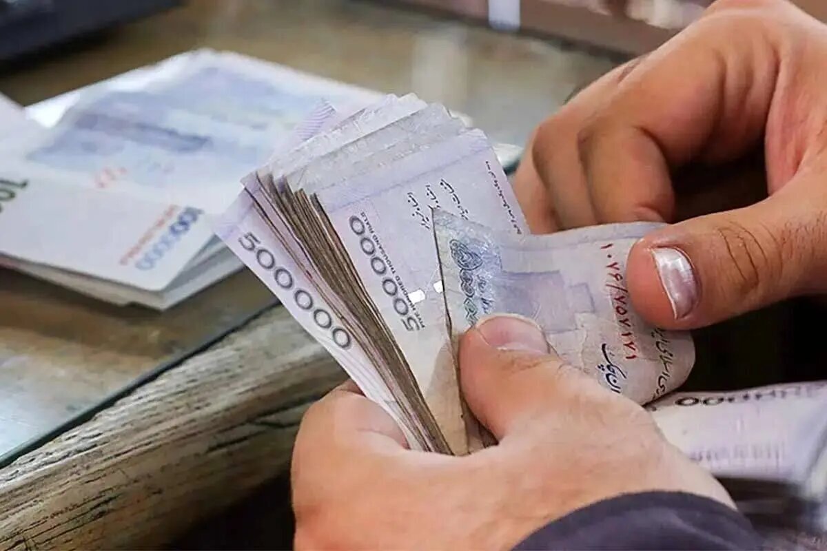 زمزمه افزایش حقوق برای جبران شکاف درآمد و هزینه