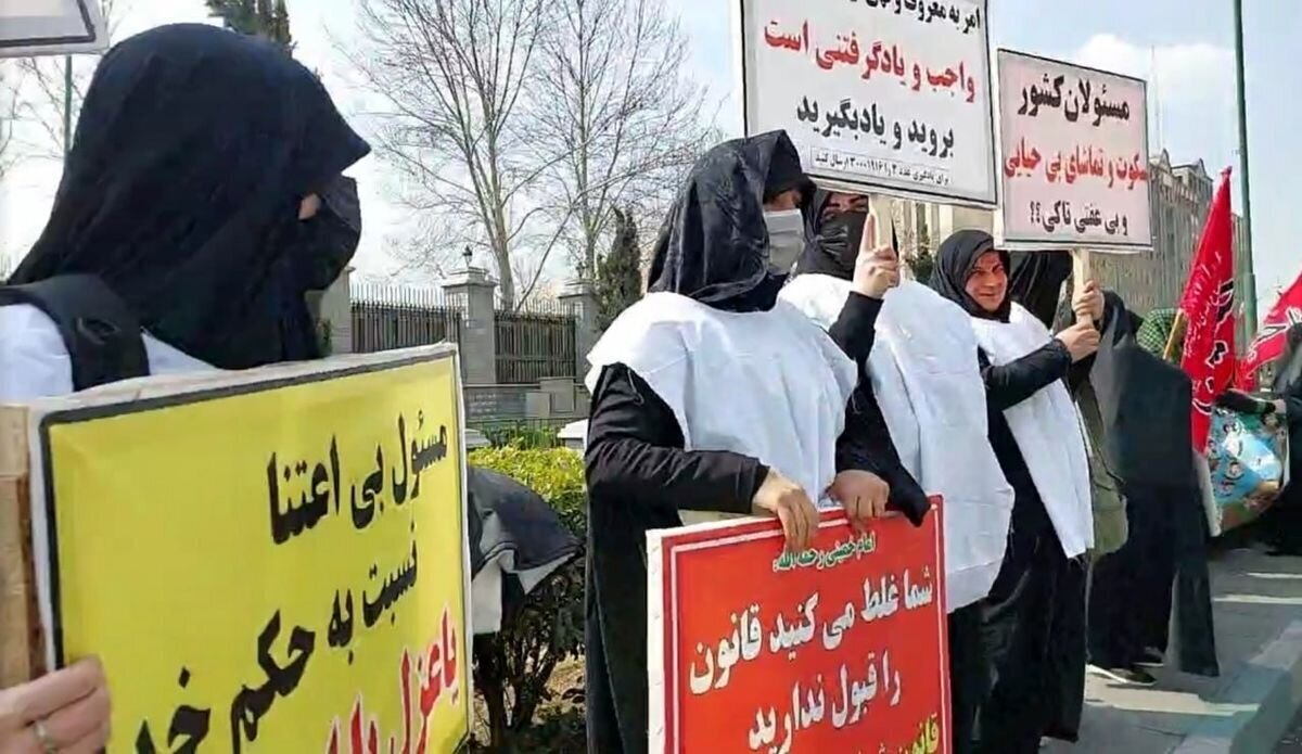 باهنر هم به خاطر حجاب غیرخودی شد