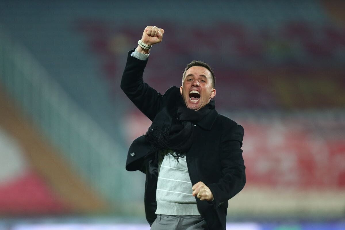 سرمربی قهرمان پرسپولیس سرمربی قهرمان پرسپولیس