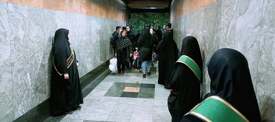 رویای پنبه‌دانه تندروها: پوشش مهسا امینی و واکنش‌های اغراق‌آمیز