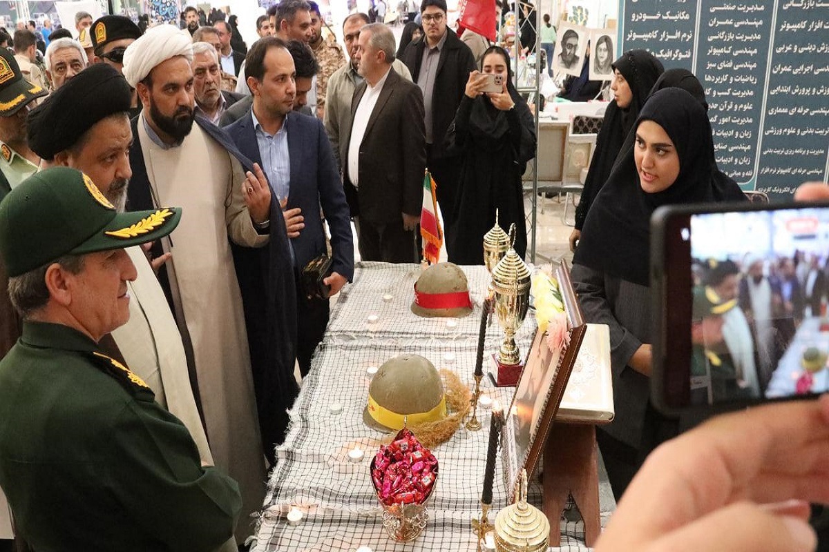 افتتاح نمایشگاه هفته دفاع مقدس در ماکو