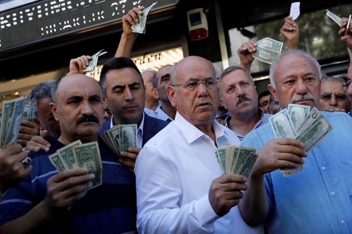 اوج‌گیری دلار در سایه اسنپ‌بک