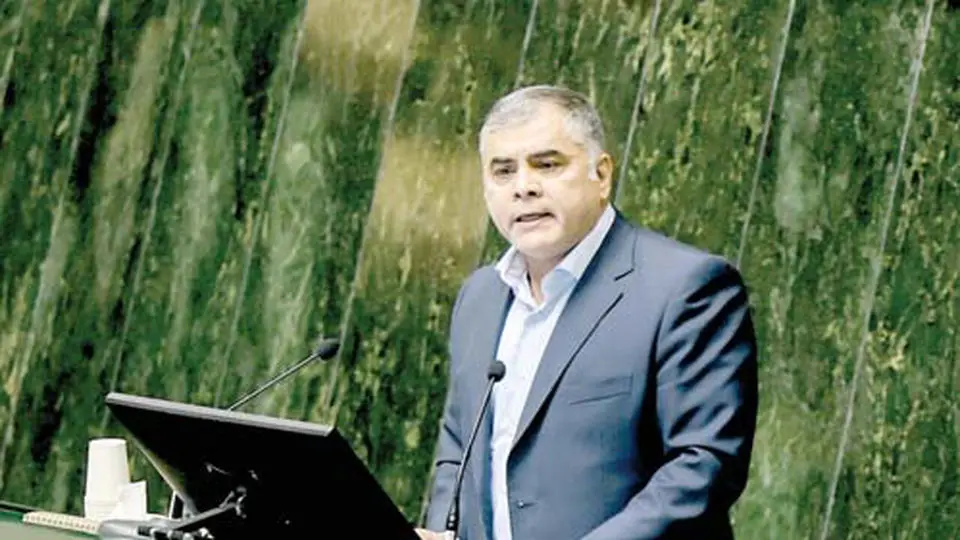 آیا دورنمای فروش و تولید طلای سیاه به بیراهه می‌رود؟